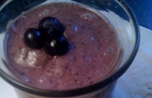 Post image for Blueberry & Peach Smoothie (with Hidden Greens)