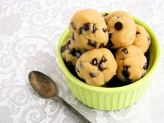 Post image for 30 Second Raw Chocolate Chip Cookie Dough (Gluten/Dairy/Grain/Starch/Egg /Soy Free/ Low Sugar)
