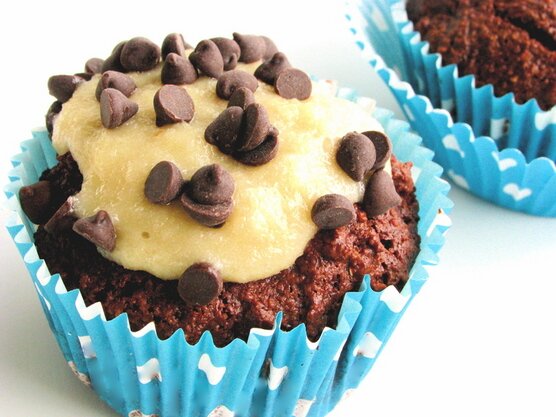 Post image for Grain & Egg Free Chocolate Cupcakes with Cookie Dough Frosting. (Gluten Free/Vegan/Soy Free)