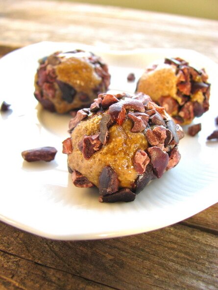 Post image for 30 Second Raw Peanut Butter Cookie Dough Truffles (Gluten/Grain/Sugar/Egg/Dairy Free) With Directions to make without Peanut Butter.